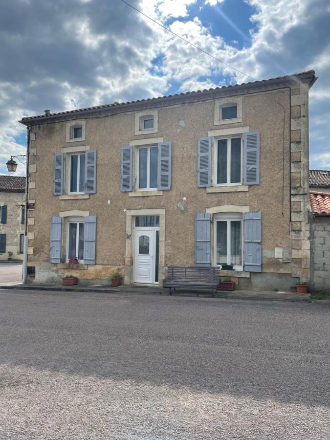 مبيت وإفطار Javerlhac-et-la-Chapelle-Saint-Robert Chez Sarah - L'Escapade المظهر الخارجي الصورة